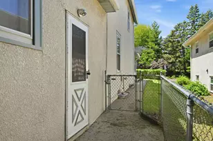 1070 Dale St N, Saint Paul, MN 55117 - Photo 12