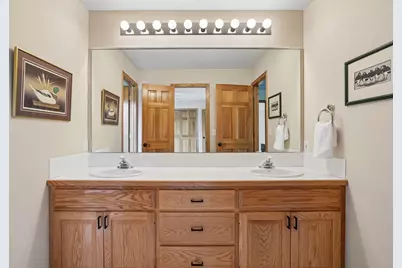 10215 Bluff Road, Eden Prairie, MN 55347 - Photo 58