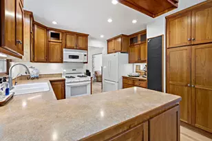 8660 Black Maple Dr, Eden Prairie, MN 55344 - Photo 10