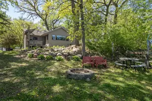 527 Marian St, Waterville, MN 56096 - Photo 2