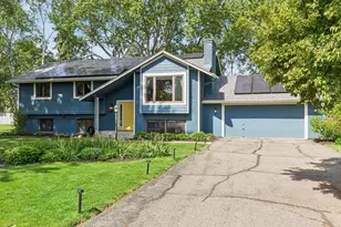 405 Merrimac Ln N, Plymouth, MN 55447 - Photo 2