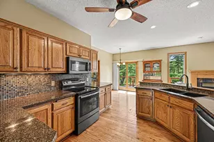 1452 Golf View Dr, River Falls, WI 54022 - Photo 6