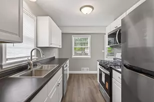 831 Howard St N, Saint Paul, MN 55119 - Photo 6