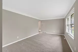 831 Howard St N, Saint Paul, MN 55119 - Photo 2
