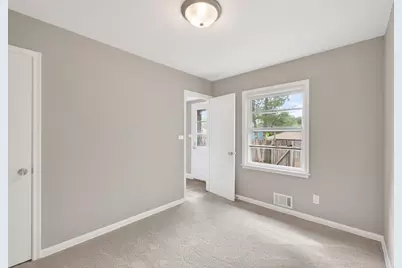 831 Howard Street N, Saint Paul, MN 55119 - Photo 14