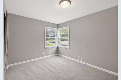831 Howard Street N, Saint Paul, MN 55119 - Photo 10