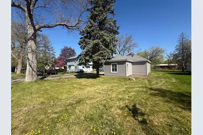 729 E Ripley Street, Litchfield, MN 55355 - Photo 2