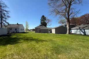 729 E Ripley St, Litchfield, MN 55355 - Photo 24