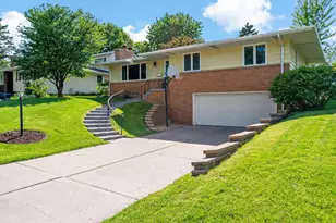3324 Skycroft Dr, Saint Anthony, MN 55418 - Photo 2
