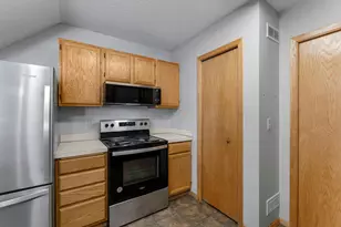 4026 Wilshire Cir, Shoreview, MN 55126 - Photo 10