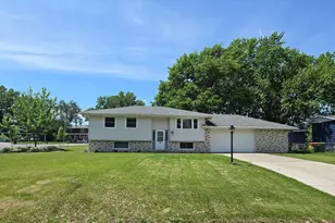 620 109th Ln NE, Blaine, MN 55434 - Photo 2
