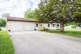 2710 Melody St SE, Rochester, MN 55904 - Photo 2