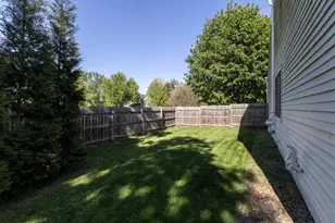 12910 Penn Ave S, Burnsville, MN 55337 - Photo 8