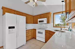 5208 Pinehurst Ln NW, Rochester, MN 55901 - Photo 10