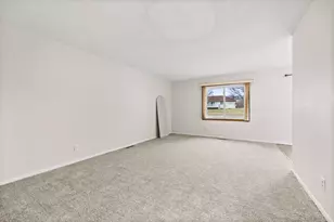 1049 Greenhaven Dr, Vadnais Heights, MN 55127 - Photo 8