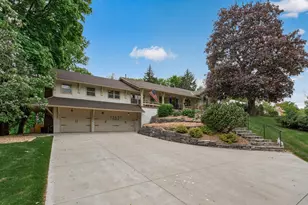 13651 Oakwood Curve, Burnsville, MN 55337 - Photo 2