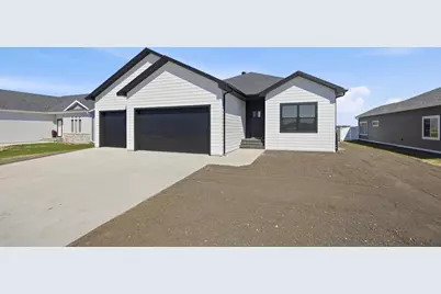2232 44th Street S, Moorhead, MN 56560 - Photo 2