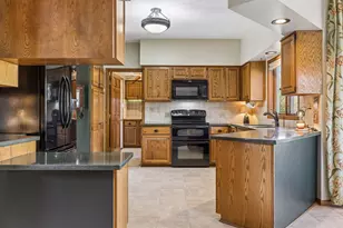 3915 Urbandale Ln N, Plymouth, MN 55446 - Photo 14