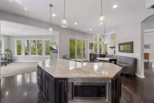 2063 Austrian Pine Ln, Minnetonka, MN 55305 - Photo 10
