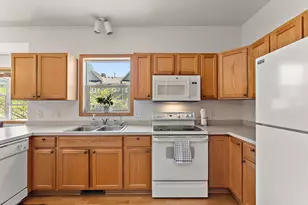 21 River Bend Pl, Chaska, MN 55318 - Photo 8