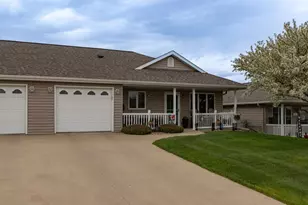 217 Clubhouse Dr NE, Stewartville, MN 55976 - Photo 4