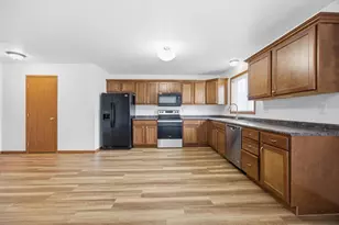 4257 Estate Dr S, Fargo, ND 58104 - Photo 8
