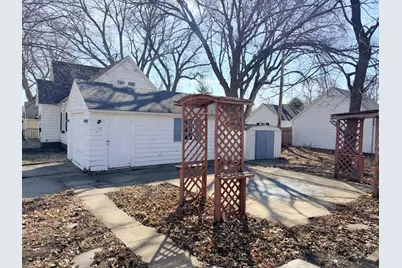 816 Clausen Avenue, Albert Lea, MN 56007 - Photo 4