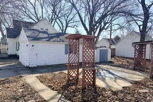 816 Clausen Ave, Albert Lea, MN 56007 - Photo 4