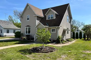 109 S Grant St, Lake Mills, IA 50450 - Photo 2