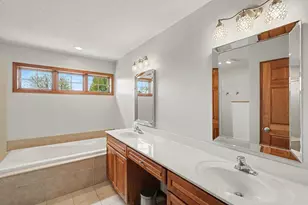 2350 Fawn Hill Ct, Chanhassen, MN 55317 - Photo 18