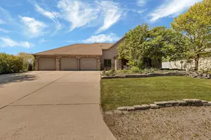 410 Sundown Dr, Avon, MN 56310 - Photo 2