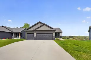 36 Sunnydale Ln SE, Rochester, MN 55904 - Photo 2