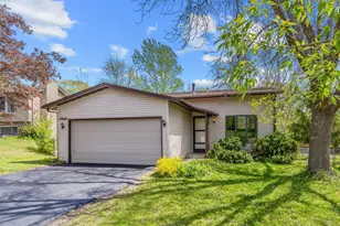 17468 Rustic Hills Dr, Eden Prairie, MN 55346 - Photo 2