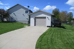 125 Sandstone Dr NW, Eyota, MN 55934 - Photo 6