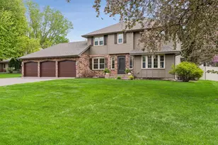 900 Nina Ct, Mendota Heights, MN 55118 - Photo 2