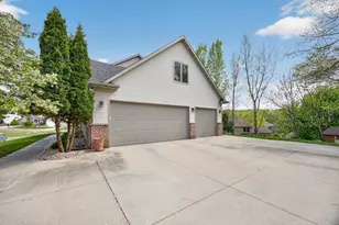 2719 Rocky Creek Ln NE, Rochester, MN 55906 - Photo 4