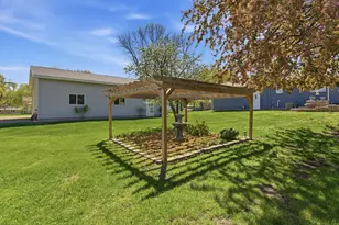 608 E Ash Ave, Olivia, MN 56277 - Photo 28