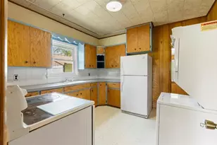 323 4th St SE, Staples, MN 56479 - Photo 8