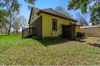 323 4th Street SE, Staples, MN 56479 - Photo 2