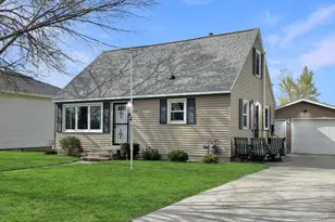 913 E Elm St, Redwood Falls, MN 56283 - Photo 1