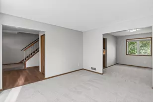 688 Eagle Ridge Rd, Woodbury, MN 55125 - Photo 10