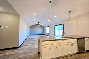 2027 Clark St, Saint Peter, MN 56082 - Photo 6