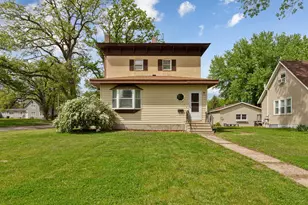 228 W 4th St, Blue Earth, MN 56013 - Photo 1