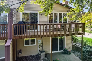 10361 Balsam Ln, Eden Prairie, MN 55347 - Photo 8