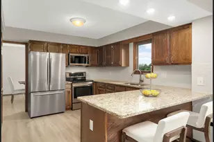 10587 Wellington Ln N, Maple Grove, MN 55369 - Photo 6