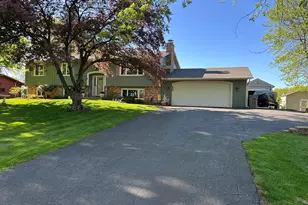 630 Tyrol Ln, Shakopee, MN 55379 - Photo 2
