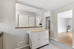 7315 Stewart Dr, Eden Prairie, MN 55346 - Photo 8