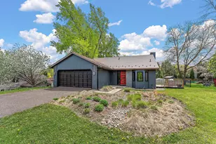 986 Demont Ave E, Maplewood, MN 55109 - Photo 1