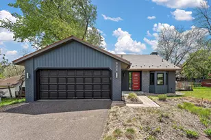 986 Demont Ave E, Maplewood, MN 55109 - Photo 2