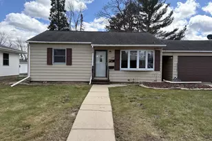 408 E 32nd St, Hibbing, MN 55746 - Photo 1